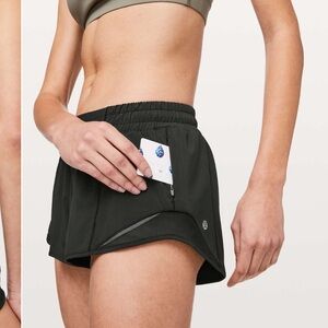 Lululemon Hotty Hot Short II *2.5"